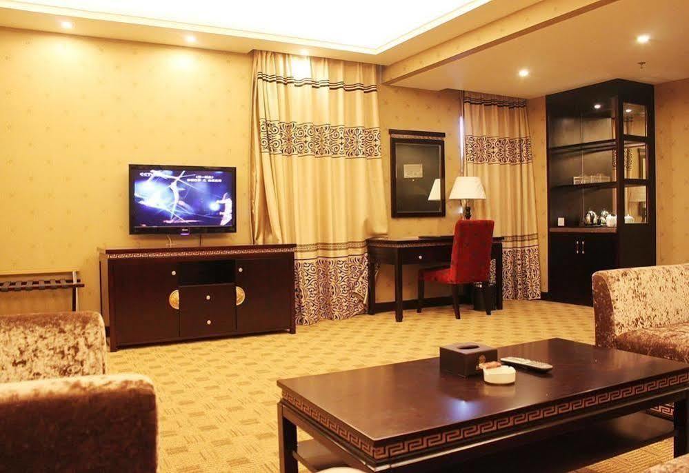 New Beacon Runfeng International Hotel Wuhan Exterior photo