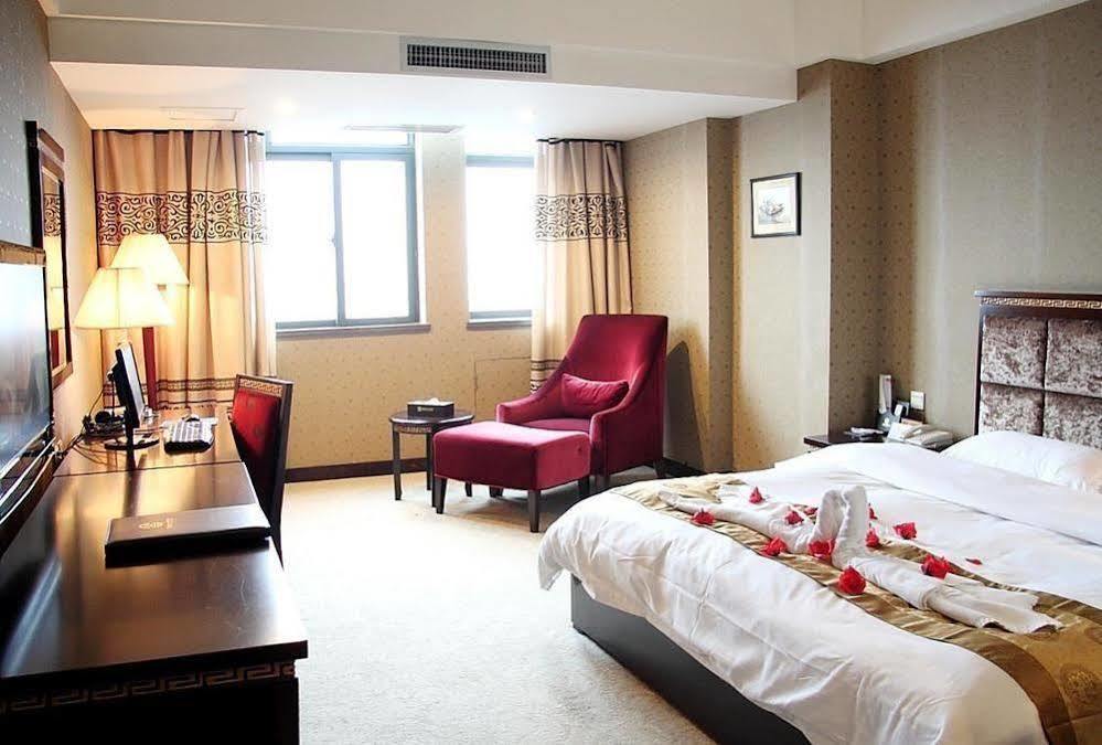 New Beacon Runfeng International Hotel Wuhan Exterior photo