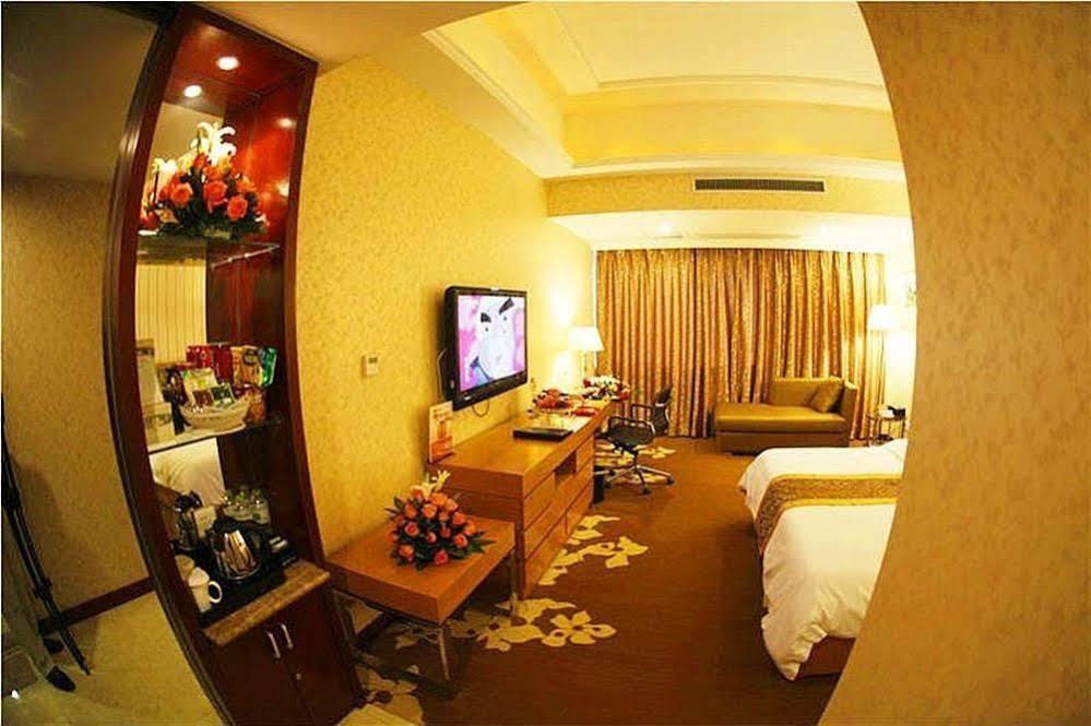 New Beacon Runfeng International Hotel Wuhan Exterior photo